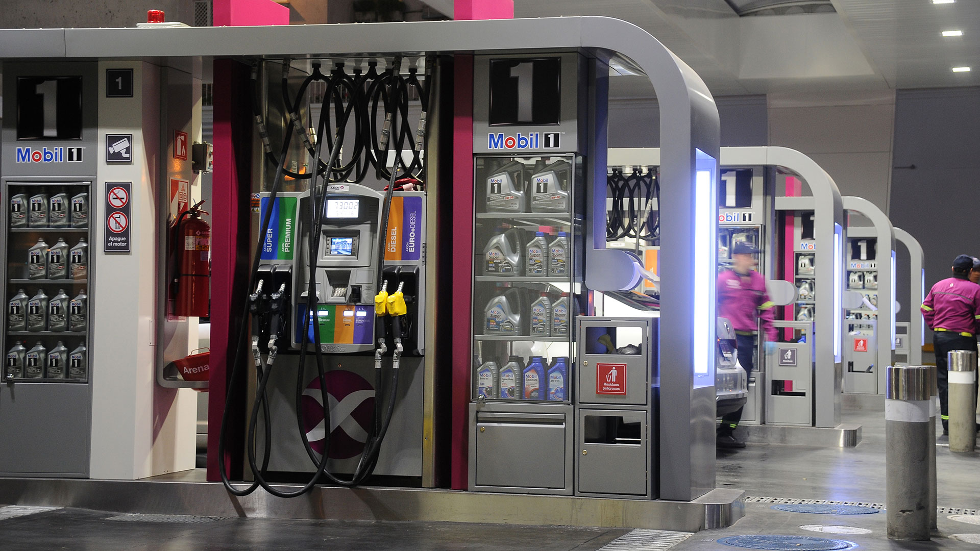 Surtidores de combustible de estación de servicio Axion